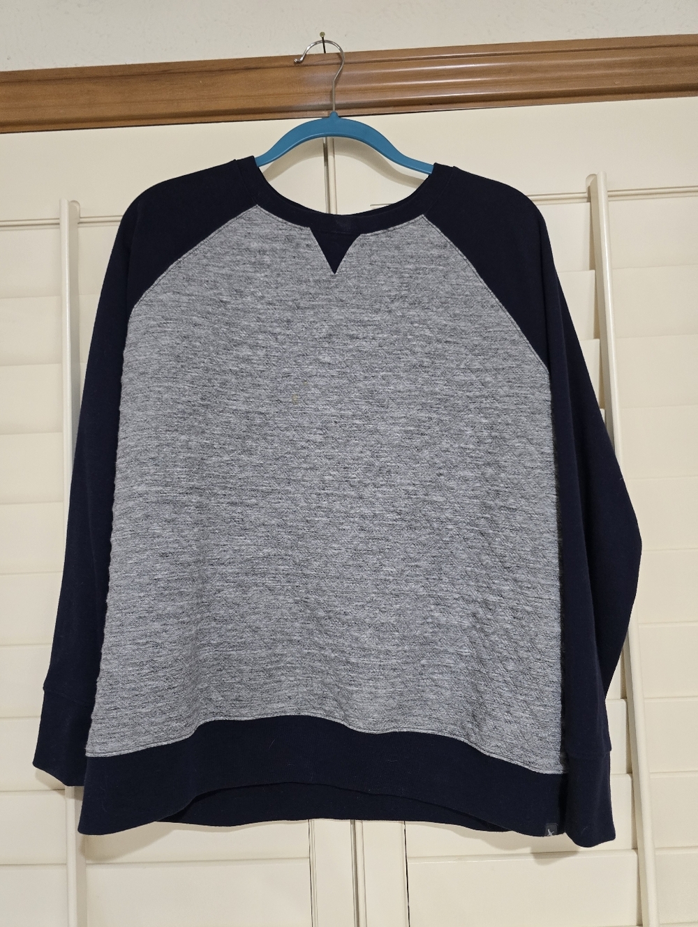 Eddie Bauer Women's Two-Tone Raglan Sweatshirt - Gray & Navy